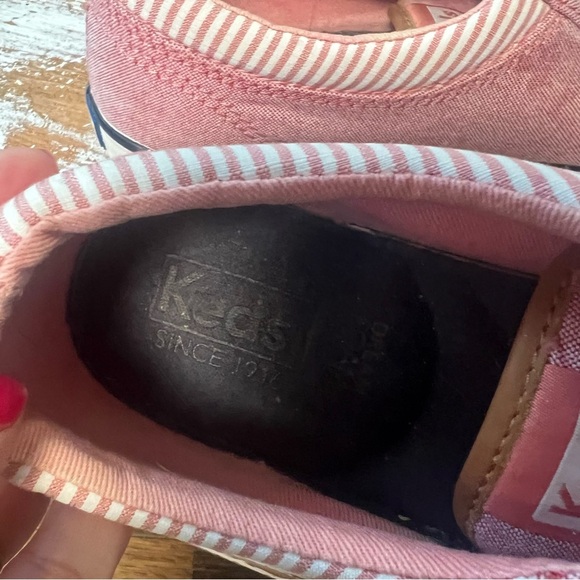 Keds light red with striped lace up tennis shoes, size 7 - Picture 4 of 9